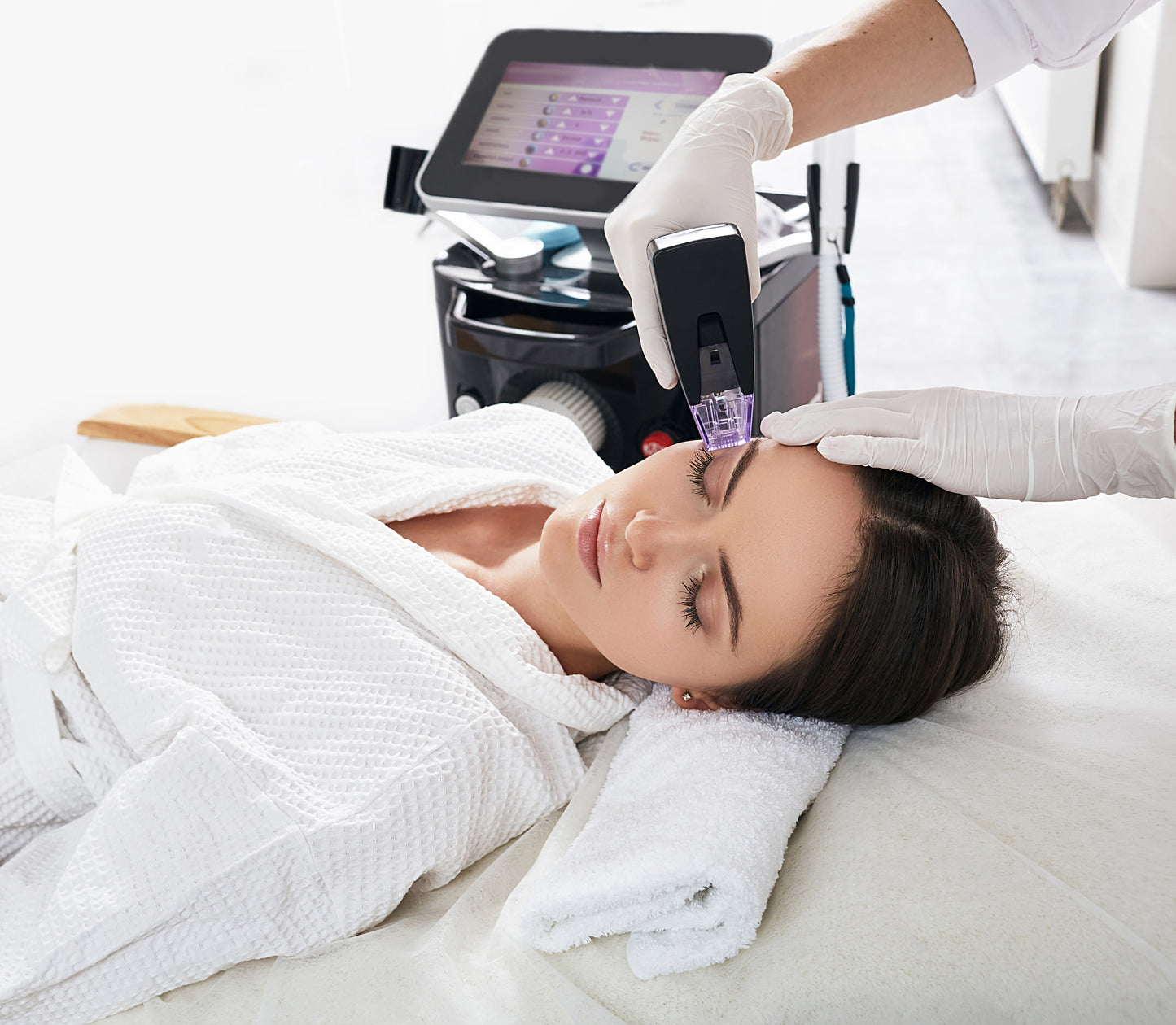 MORPHEUS8  + EXO-XOM Benev Face, Neck, & Décolleté Treatment